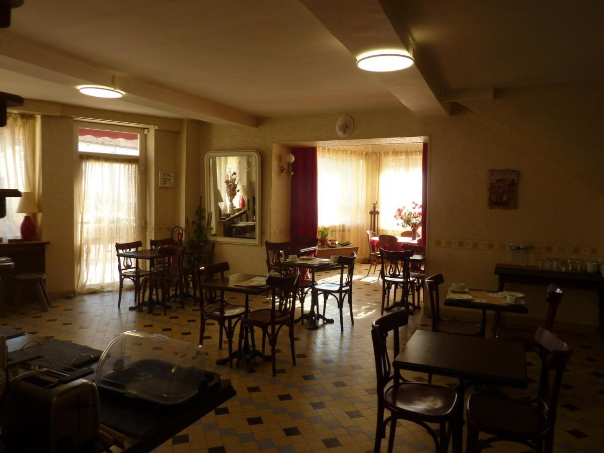 Hôtel A La Renommée Saint-Père Exterior foto