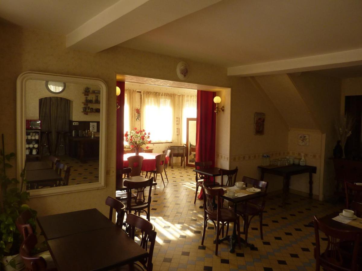 Hôtel A La Renommée Saint-Père Exterior foto