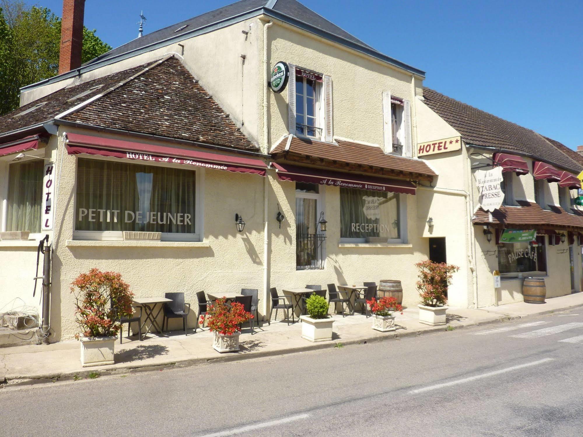 Hôtel A La Renommée Saint-Père Exterior foto